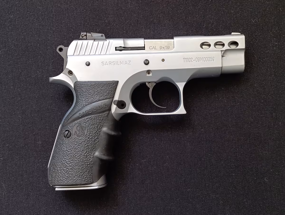 EMEKLİ EMNİYET GÖREVLİSİNDEN RUHSATLI SIFIR AYARINDA AZ ATIŞ YAPILAN ÖMÜR BOYU GARANTİLİ STANLESS STEEL SARSILMAZ P 8 S. 18.000 TL.