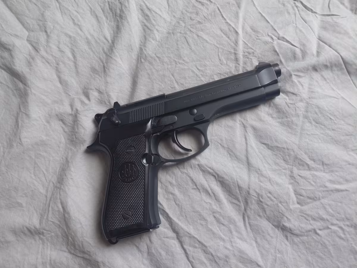 Sahibinden boyasız temiz Beretta 92 F