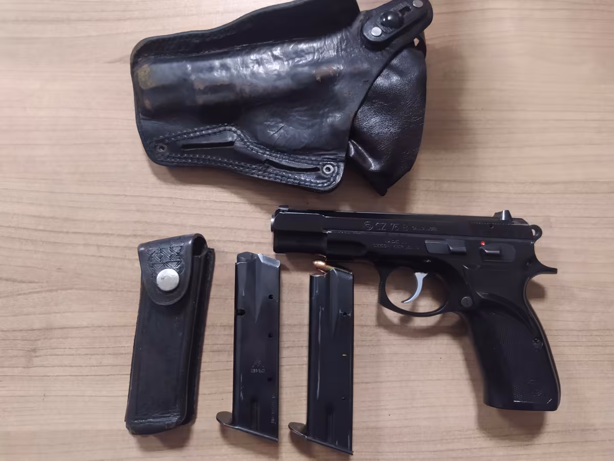 Memurdan tasıma ruhsatlı kara yılan CZ 75