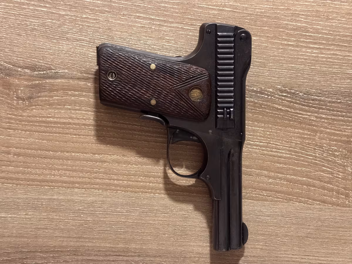 Koleksiyonluk İlk Yarı Otomatik Smith Wesson