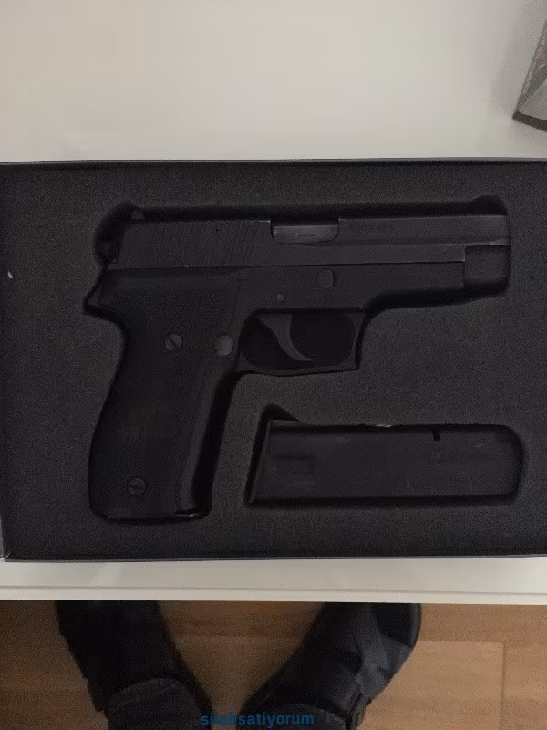 Kamu görevlisinden sig sauer P226 beraberinde fobus kılıf