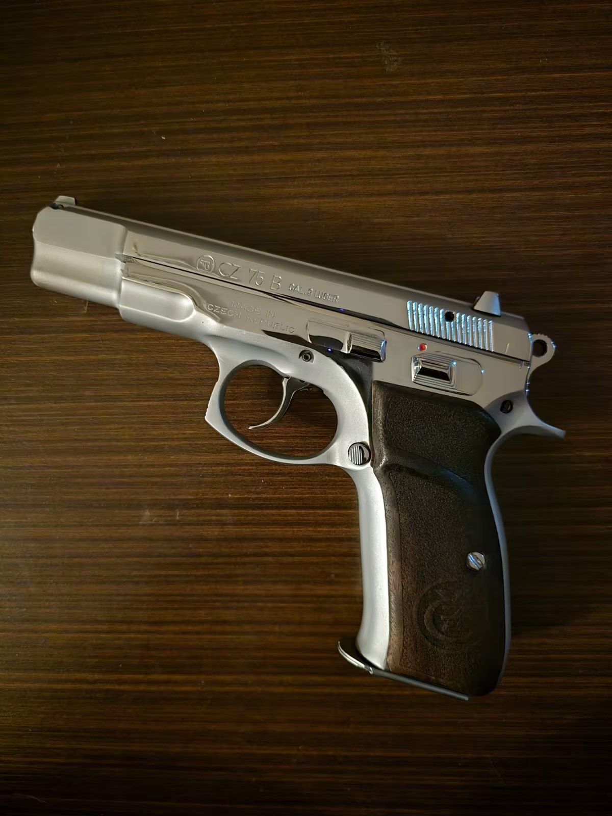ÖZENLE BAKILMIŞ CZ 75