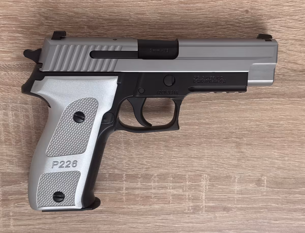 SIG SAUER P226