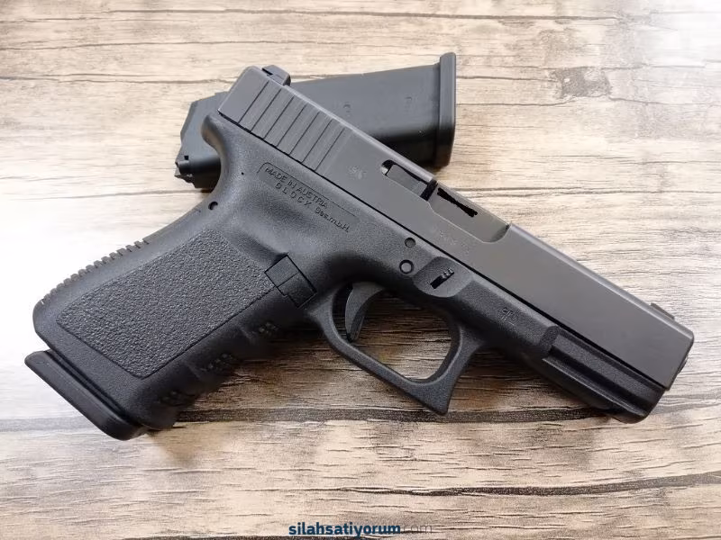 Glock 19 Gen 3 Anahtarlı Sıfır Hiç Ateş Edilmemiş