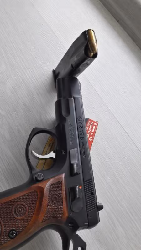 Acil satılık orjinal CZ 75 B