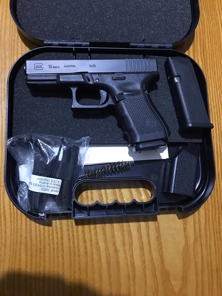 GLOCK  GEN 4 CİZİKSİZ SIFIRDAN FARKSIZ.