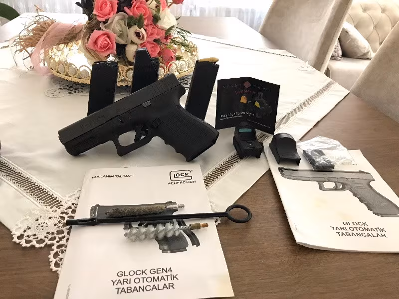 Sıfır glock 19 gen 4  satılık 15  yada 20 mermi atıldı  tabancayla redtot. Da verilecek pazarlık payı var
