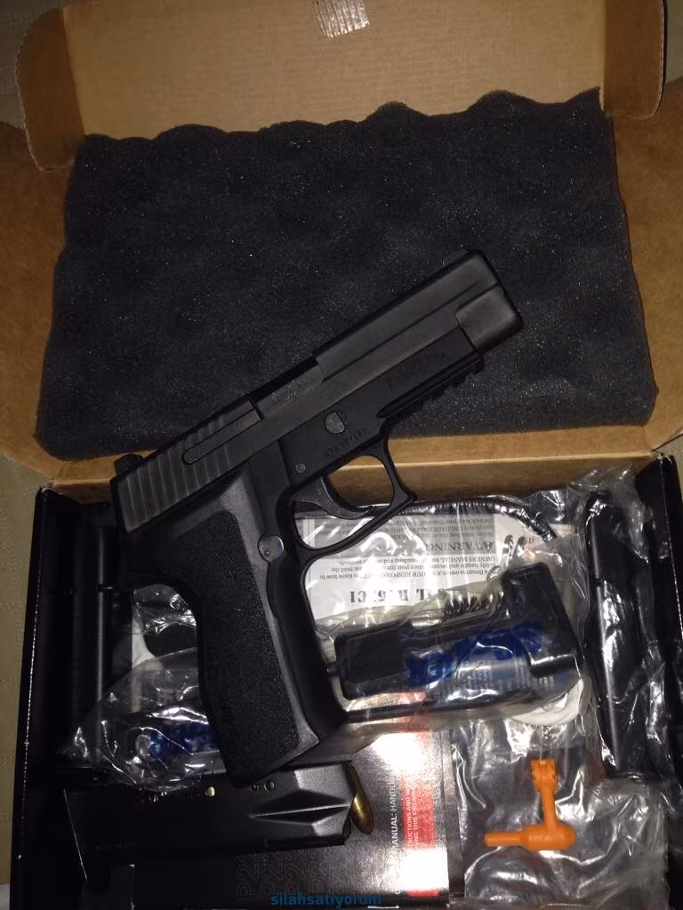 Kamu görevlisinden sıfır kutusunda Sig Sauer p226 model yarı otomatik tabanca