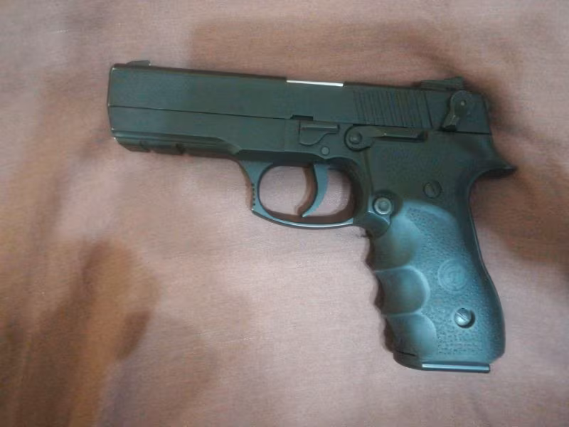 Askeri personelden satılık silah