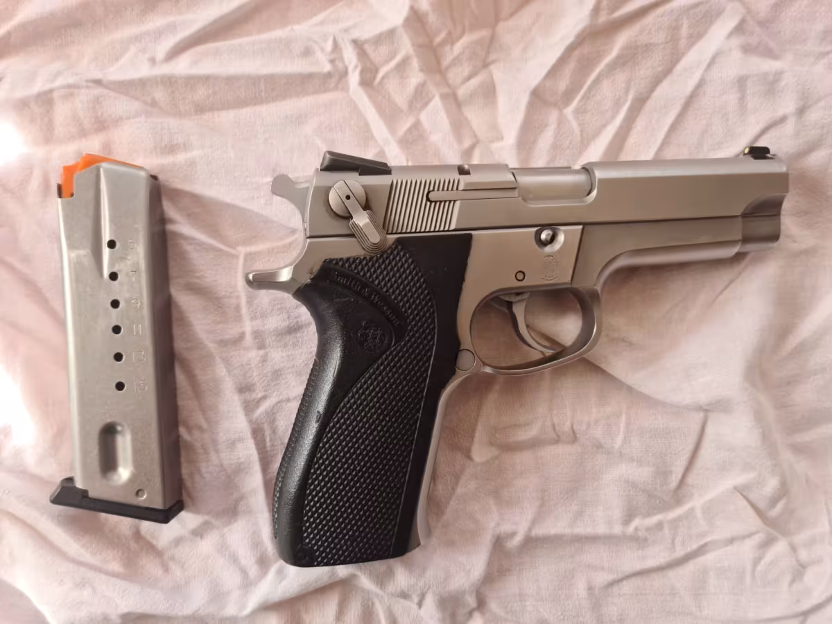 Smith Wesson MOD 5906 15+1
