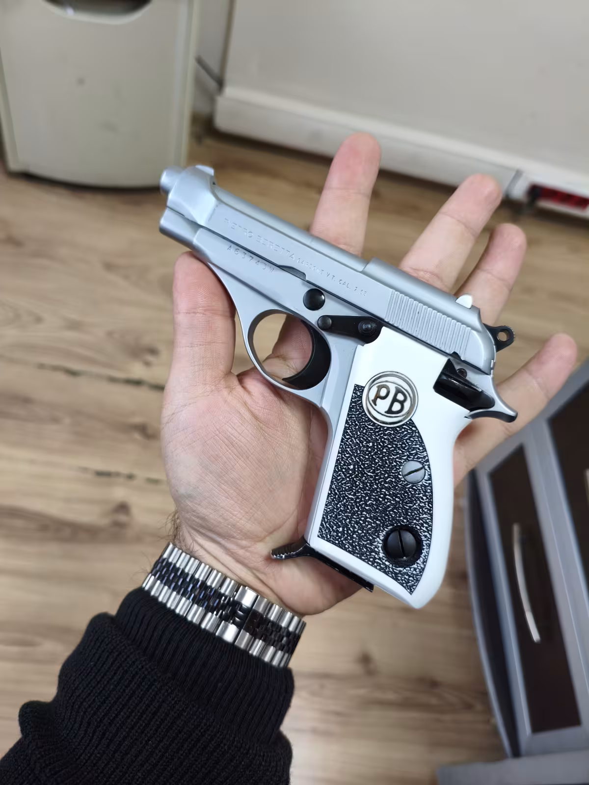 Düğmeli Beretta