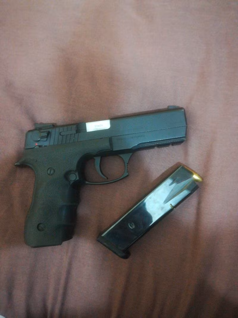 Askeri personelden satılık silah