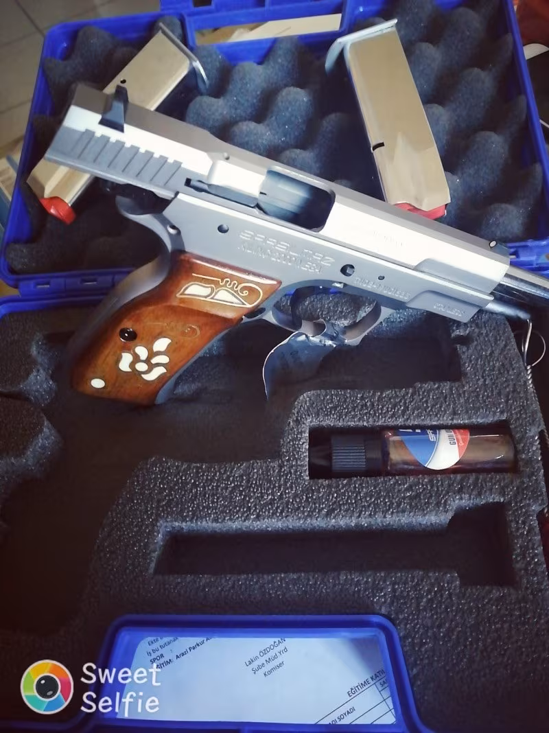 Sıfır kutusunda kılıç 2000