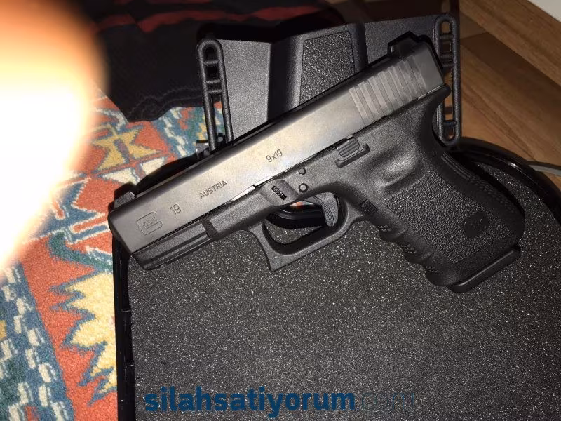 Kutusunda Glock 19  anahtarlı